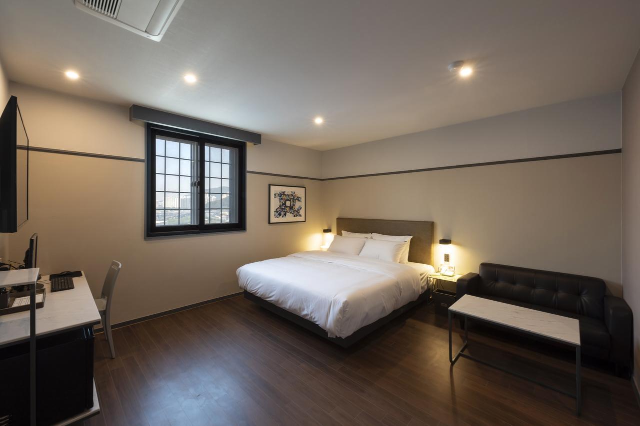Brown-Dot Hotel Gupo Busan Exterior foto